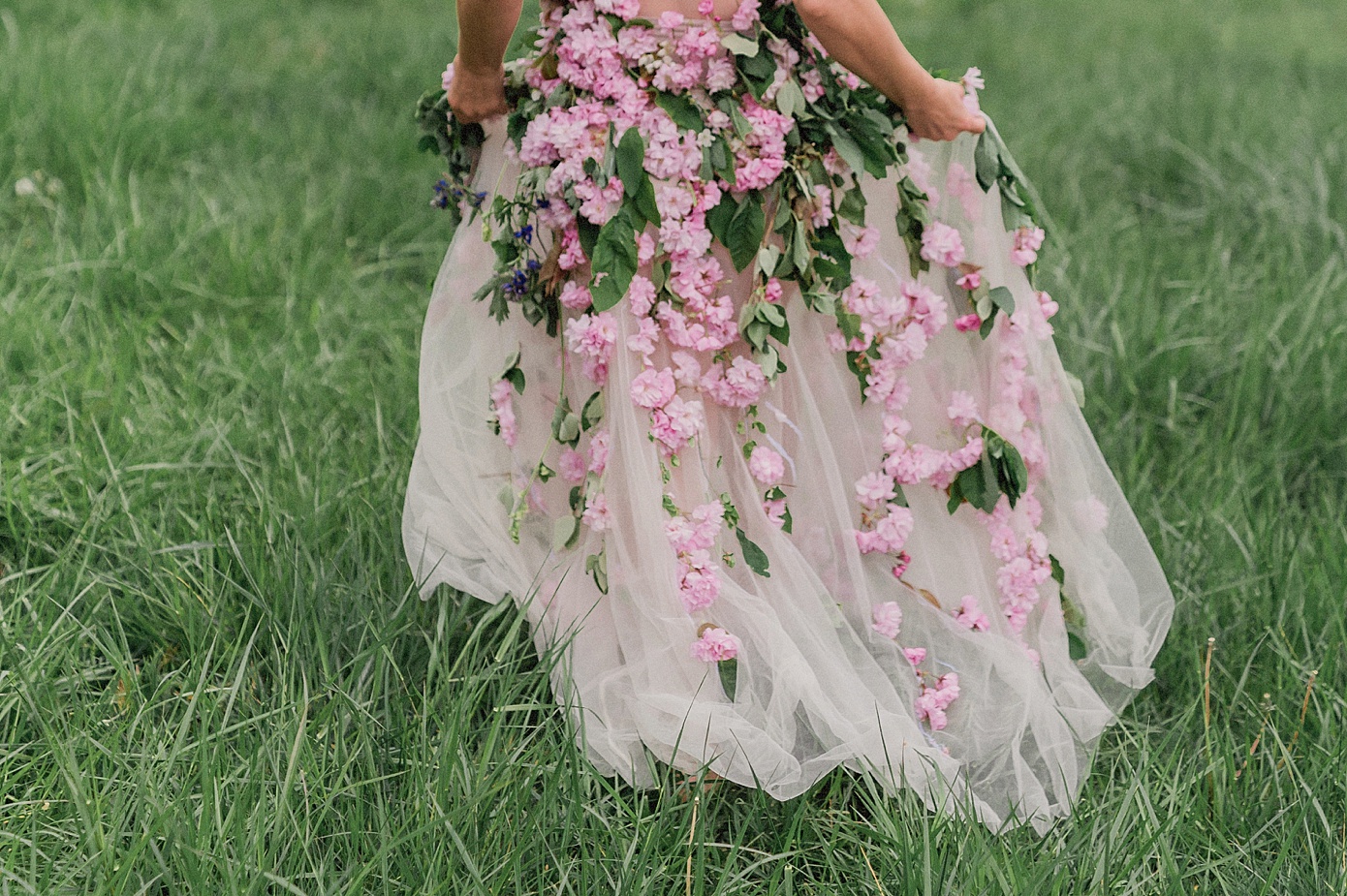 The splendor of spring: an ethereal mother daughter photoshoot.